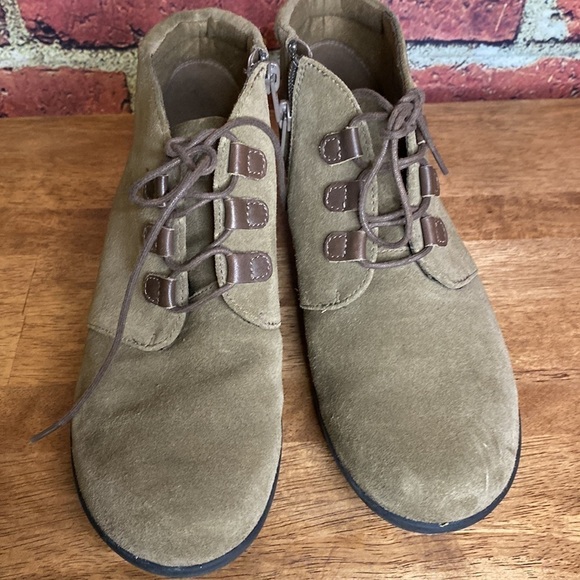 CLARKS Medora Sage Ankle Boot Size 7 - Picture 5 of 9